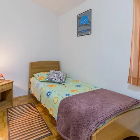 Apartament Paleras *